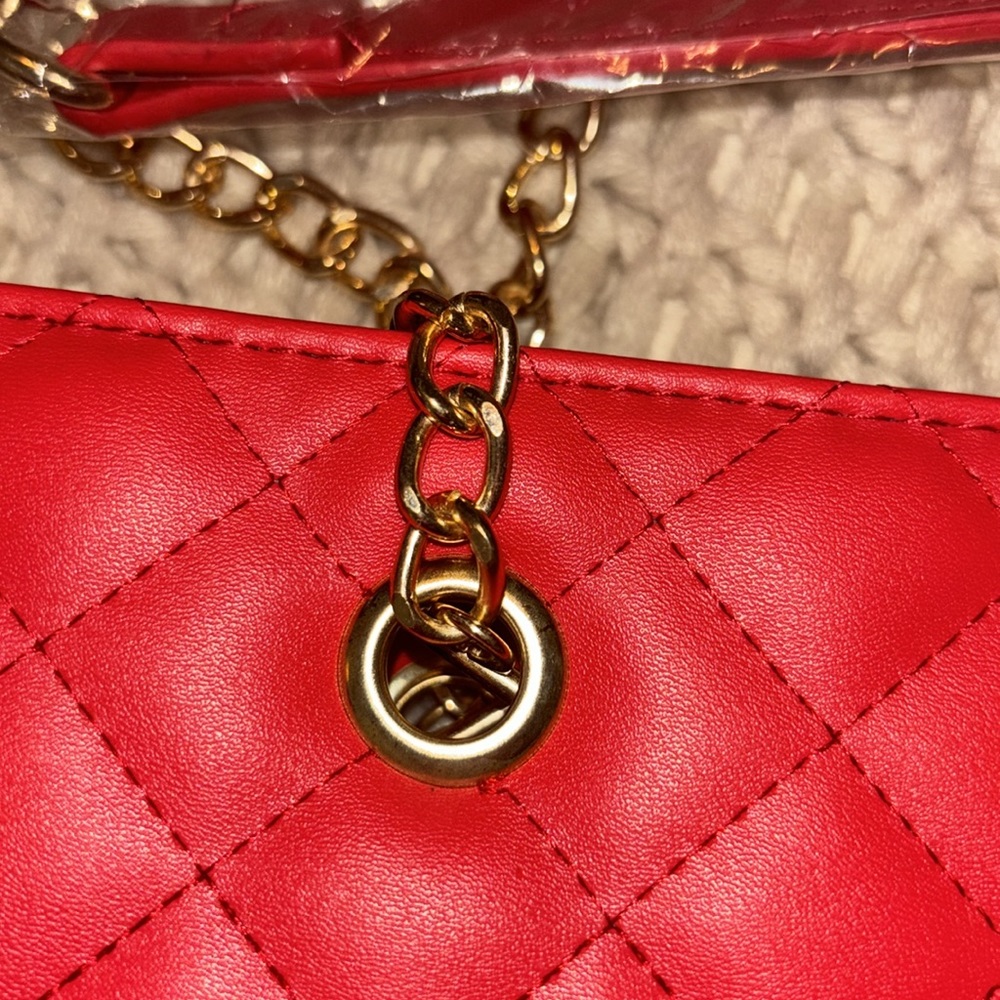 🆕 Badgley Mischka Red Quilted Chain Strap Bag - Vegan Leather - Picture 7 of 15